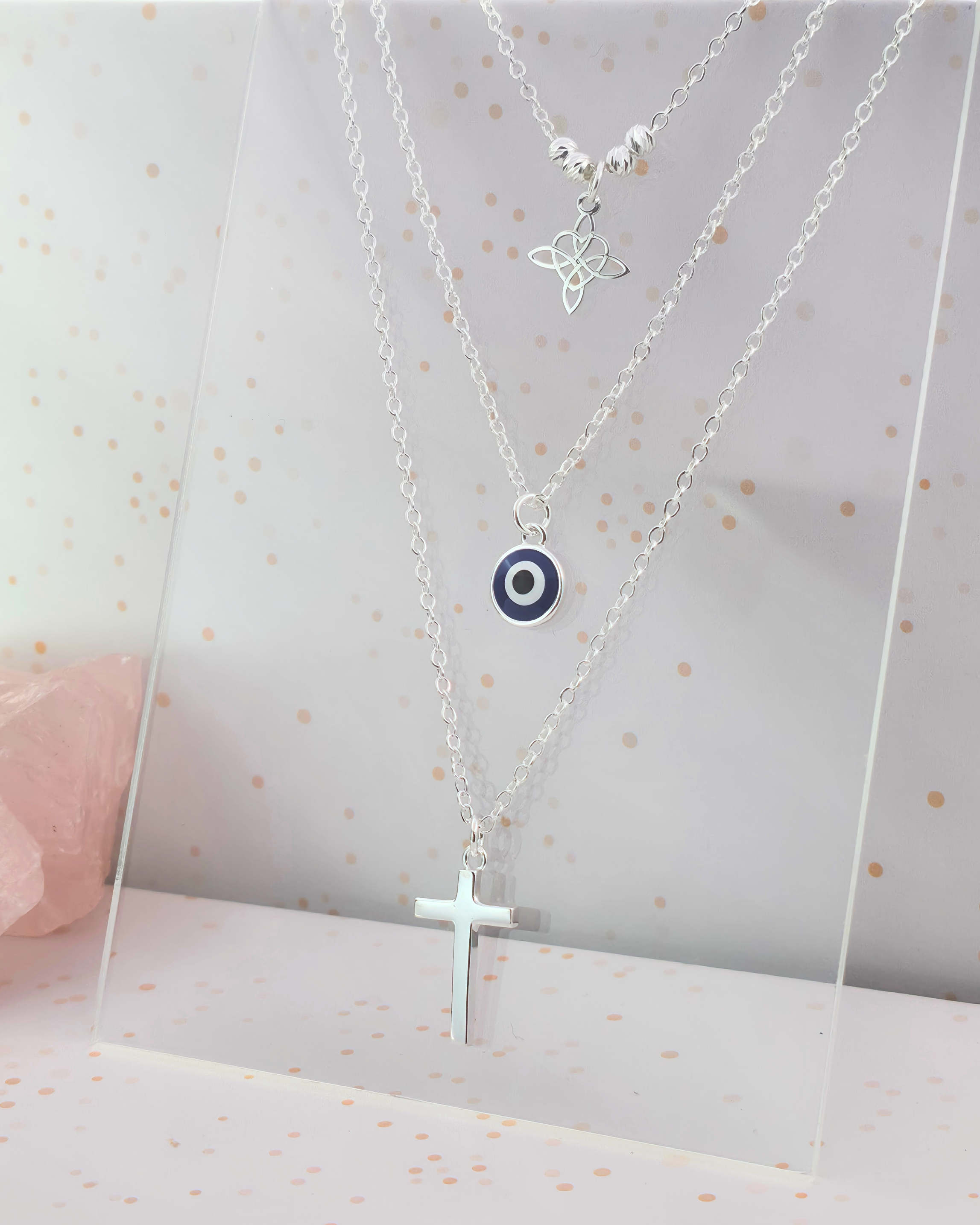 Collar de protección con cruz