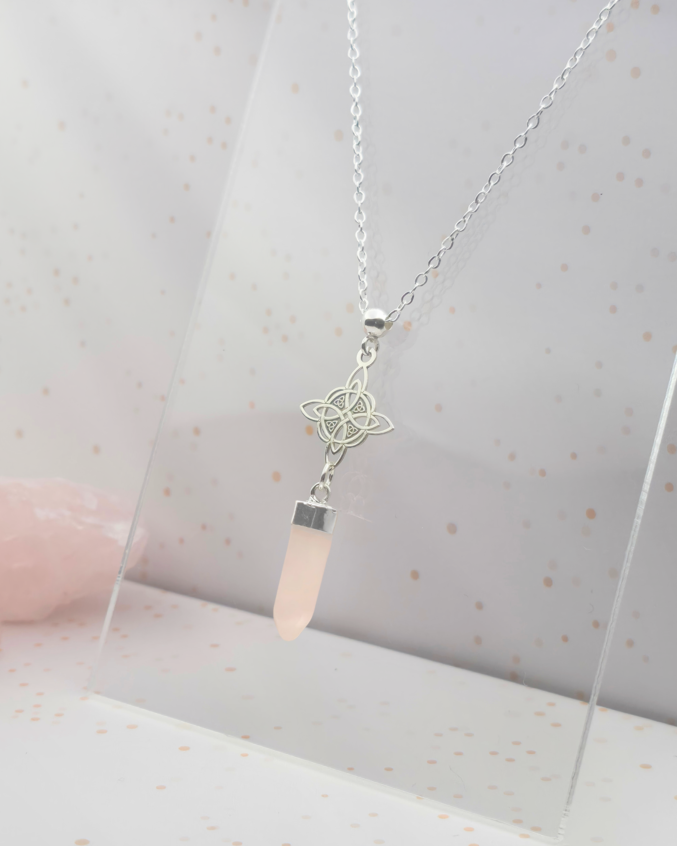 Nudo de bruja con cuarzo